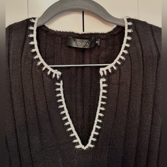 Black V-Neck Ribbed Sweater with White Contrast Stitching Sz MED NEW! - Picture 3 of 3